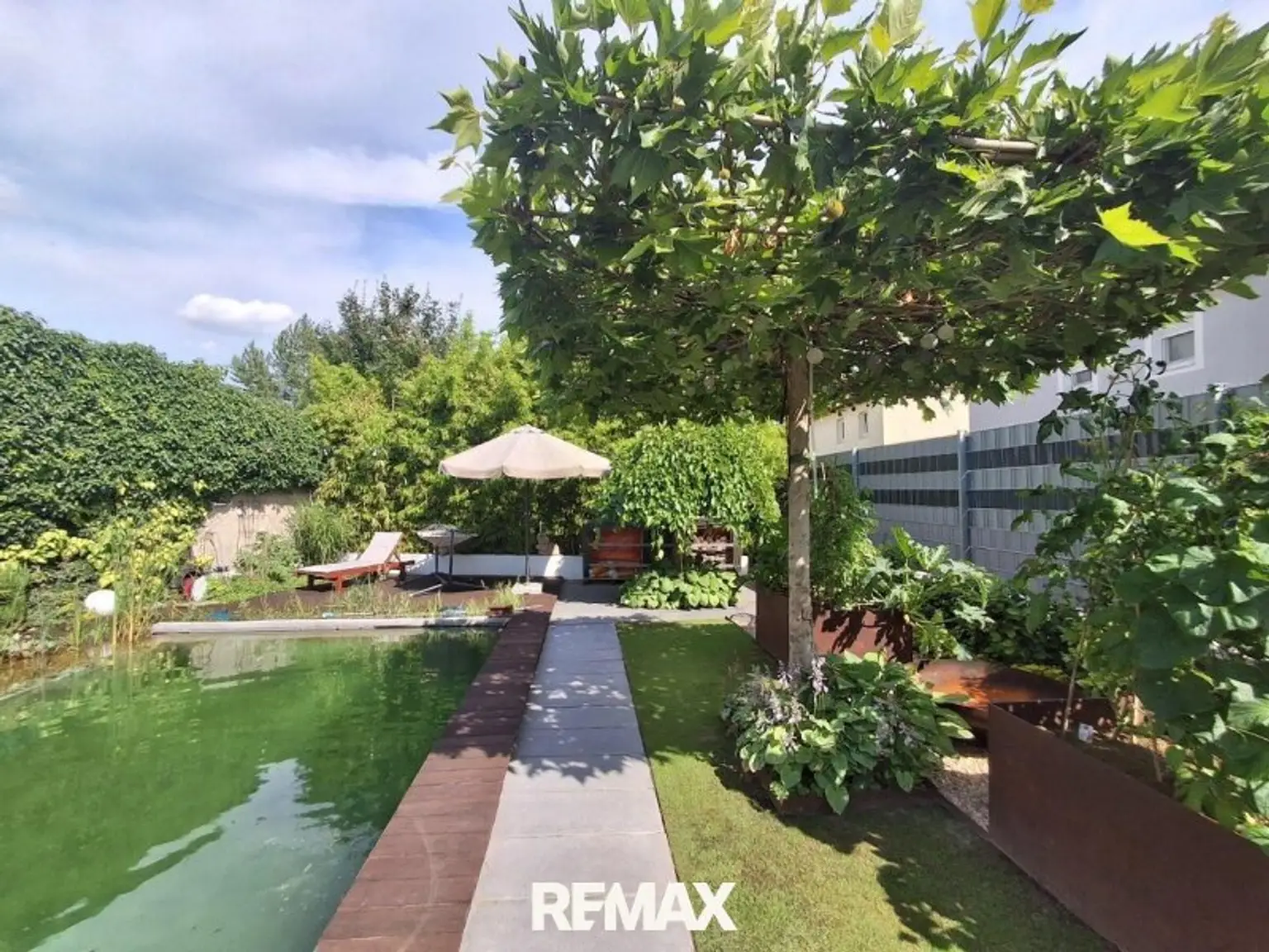 31 Pool mit Relaxzone 1220