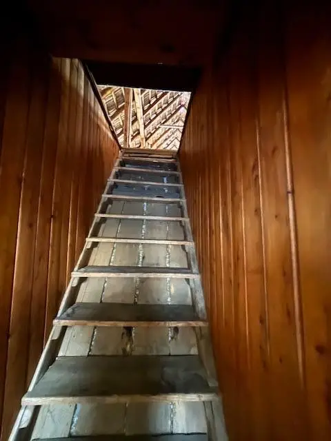 Stiege zum Dachboden