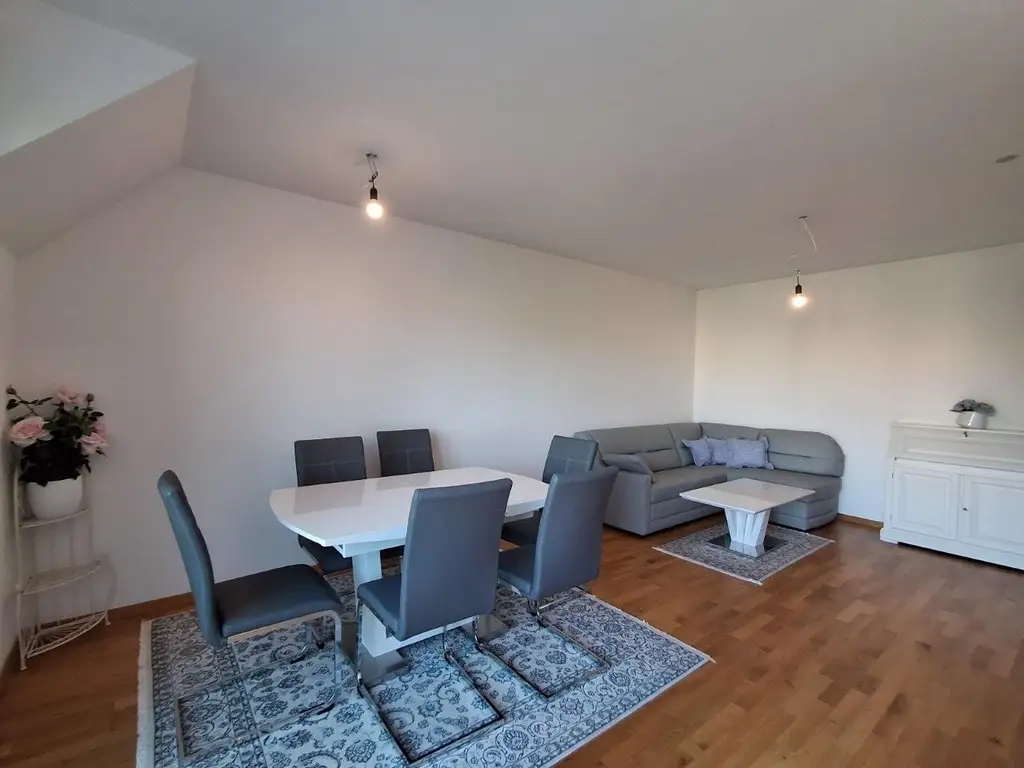 "Neue vollausgestattete - 4-Zimmer-Balkonwohnung Jedlesee"