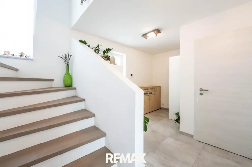 Modernes Niedrigenergie-Einfamilienhaus mit Garten und sonniger Terrasse – ideal für Familien!