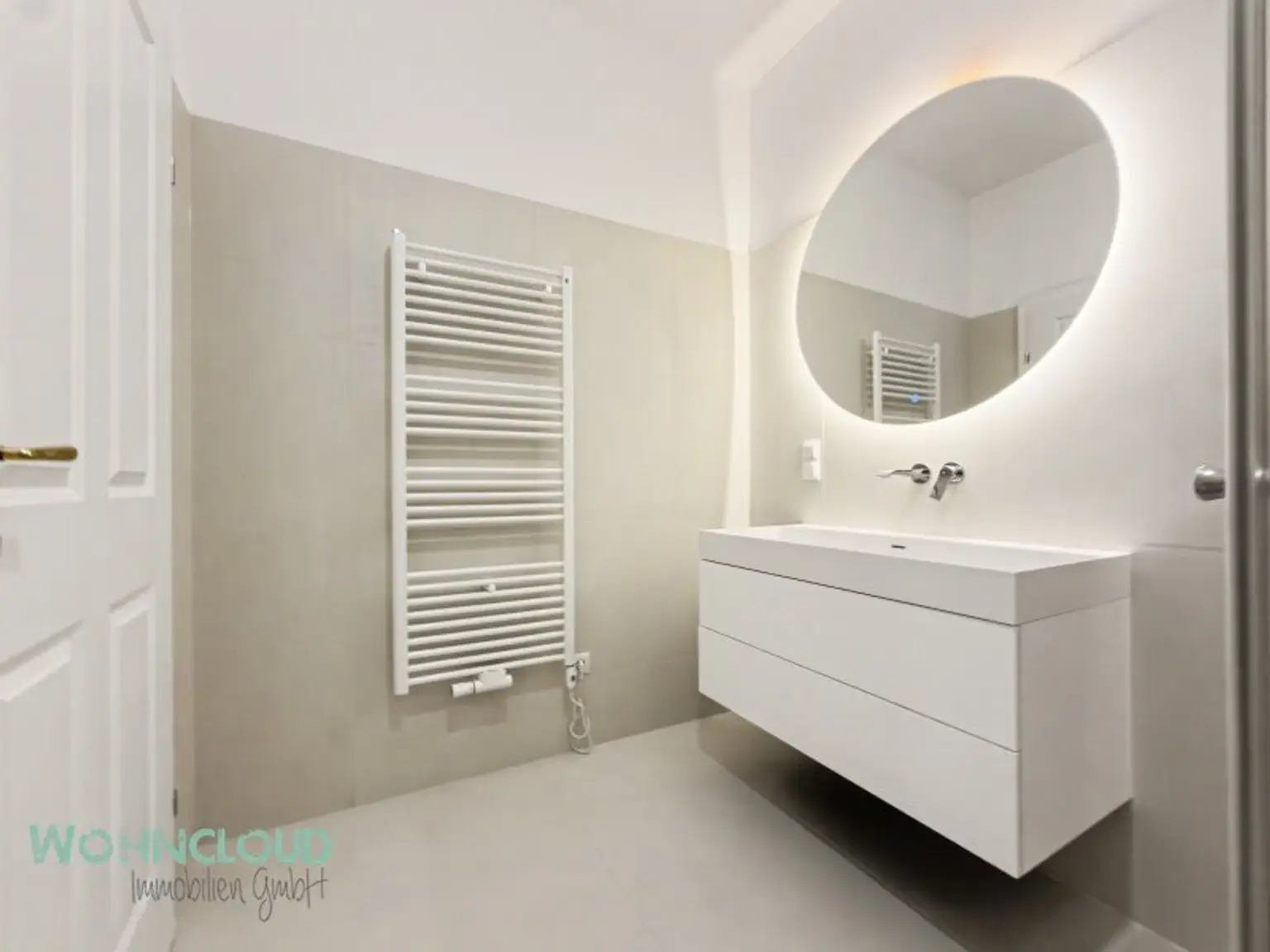 BADEZIMMER UNTEN