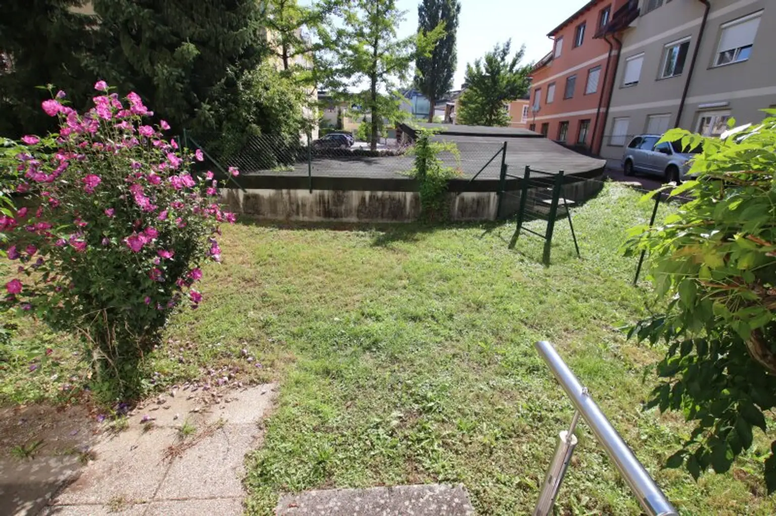 Junge & schöne 71,50m² 2 Zi City-Gartenwohnung mit 123m² Eigengarten & Tiefgarage am St. Veiter Ring