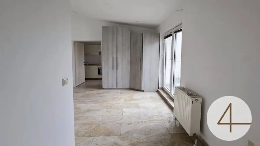 Gesamtes Dachgeschoß steht zum Verkauf