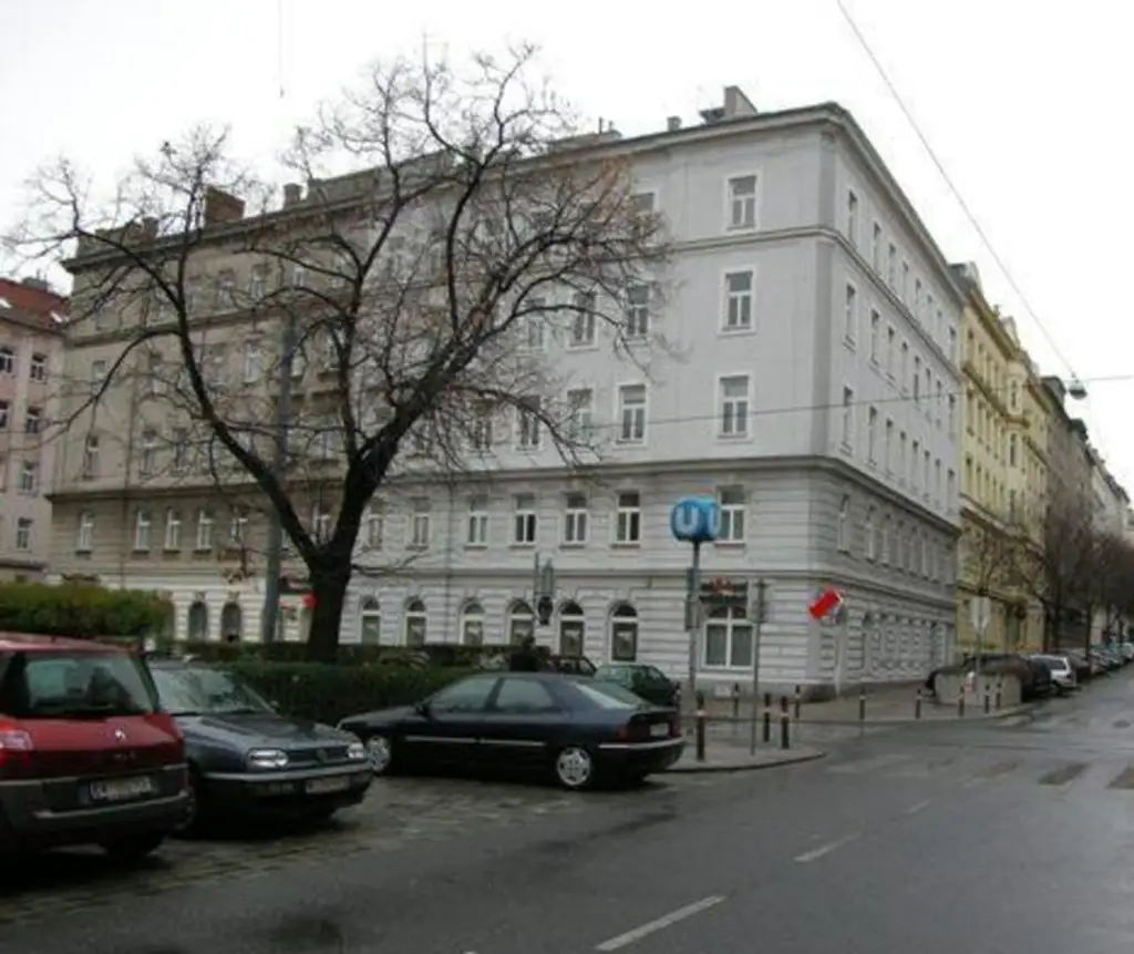 Lager  nähe U3 Kardinal Nagl Platz