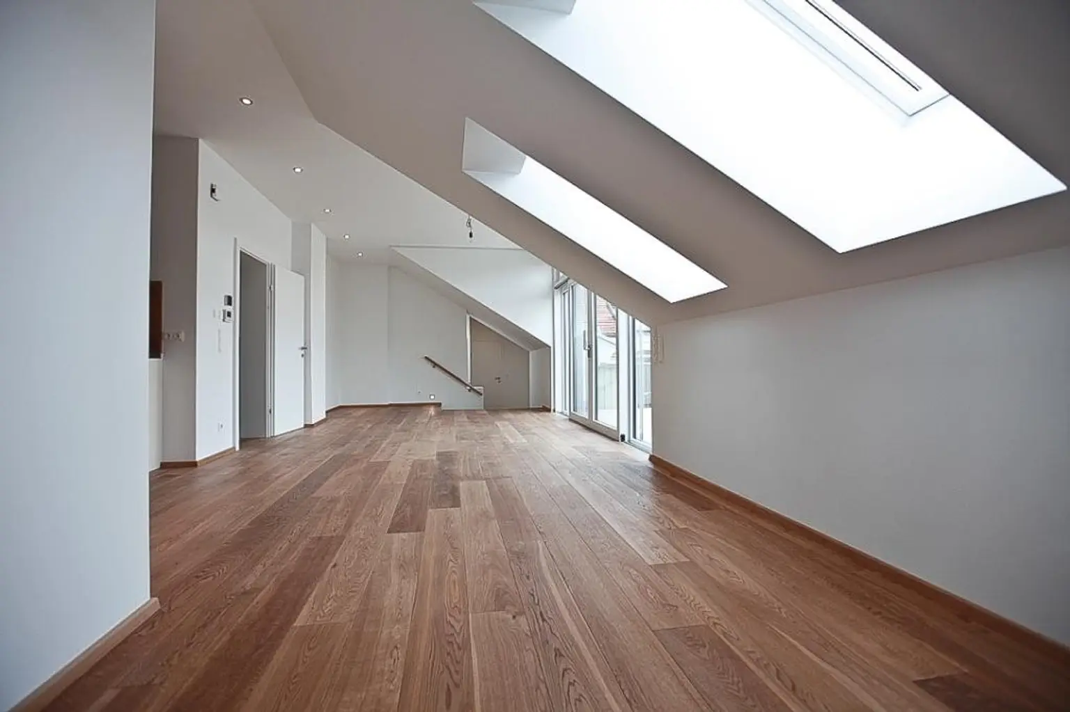 Exklusive, traumhafte Dachgeschosswohnung mit großer Terrasse
