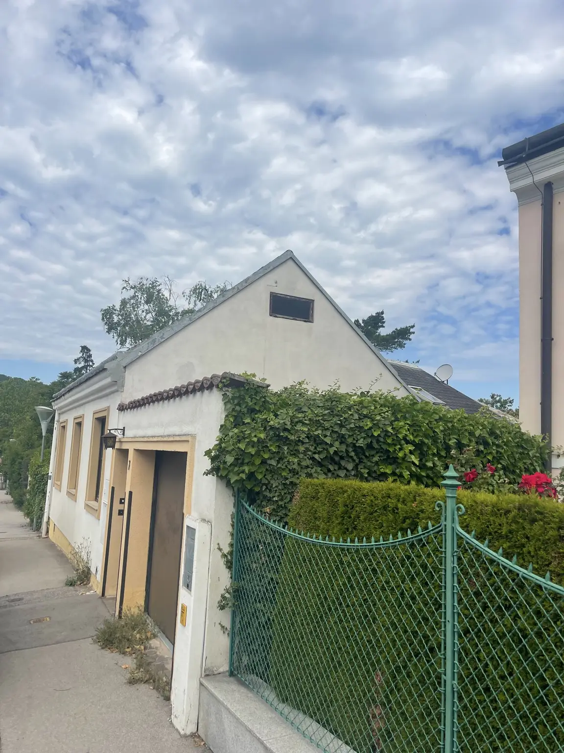 25 %  geschlossene Bauweise, Bauklasse II - keine Einschränkung auf Wohneinheiten