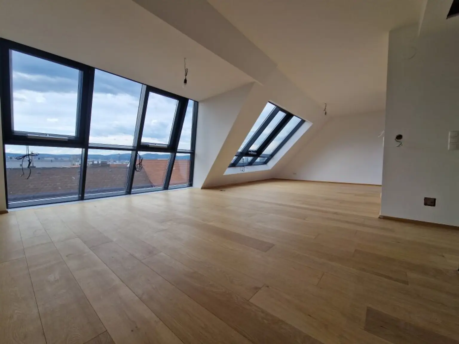 Traumhafte DG-Wohnung in 1020 Wien – modern, vollsaniert mit Terrasse und 5 Zimmern!