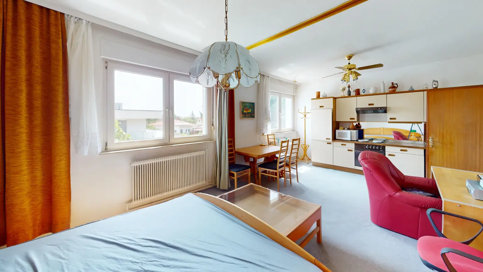 Großzügiges Zweifamilienhaus mit großem Garten und viel Potenzial