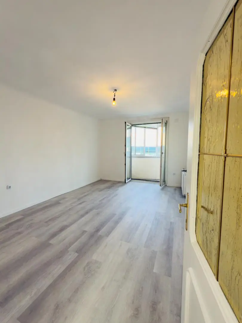 "Zwei Zimmer. Ein Gefühl."