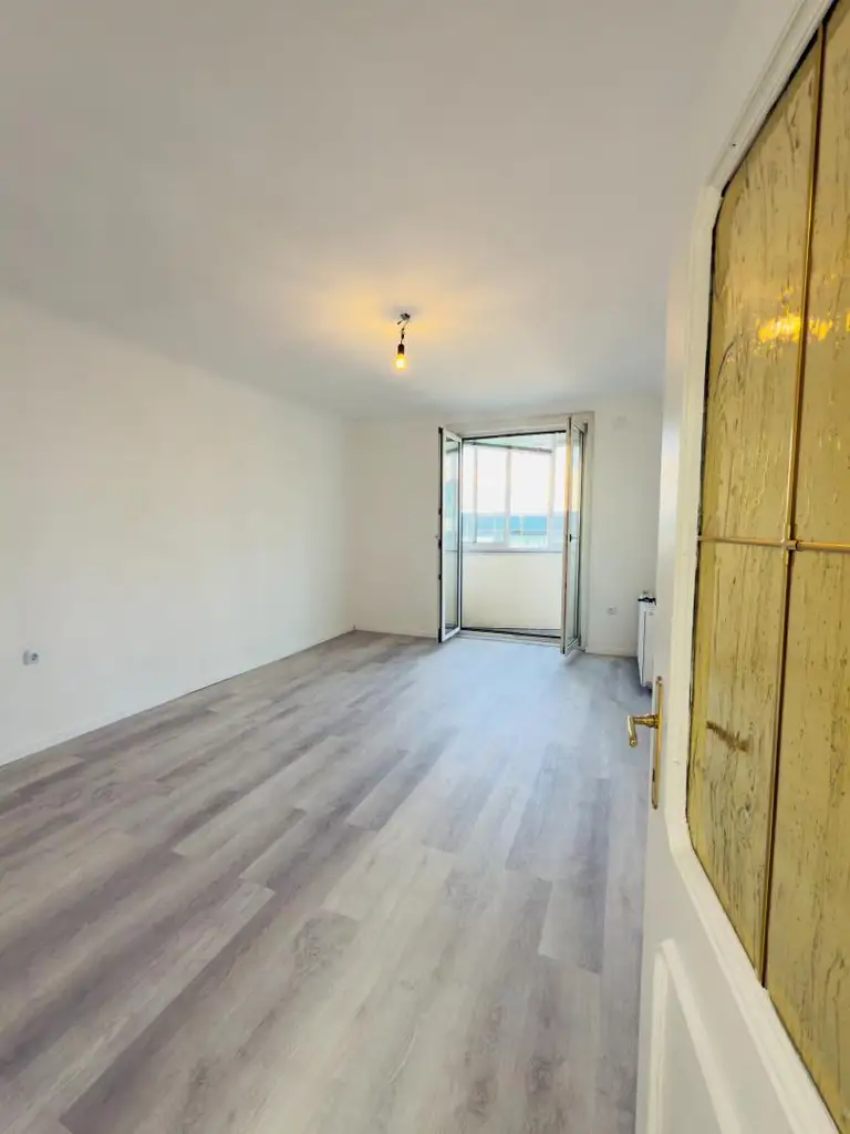 "Zwei Zimmer. Ein Gefühl."