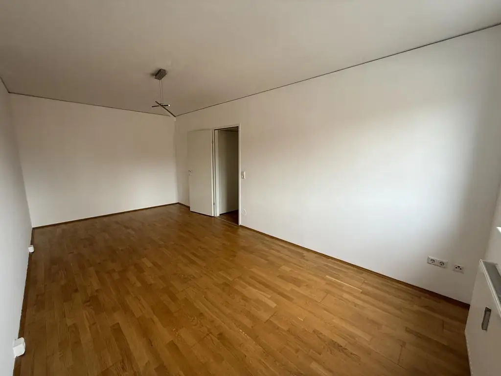 ZENTRALE LAGE! 2er WG taugliche Altbau Wohnung ++Videorundgang++