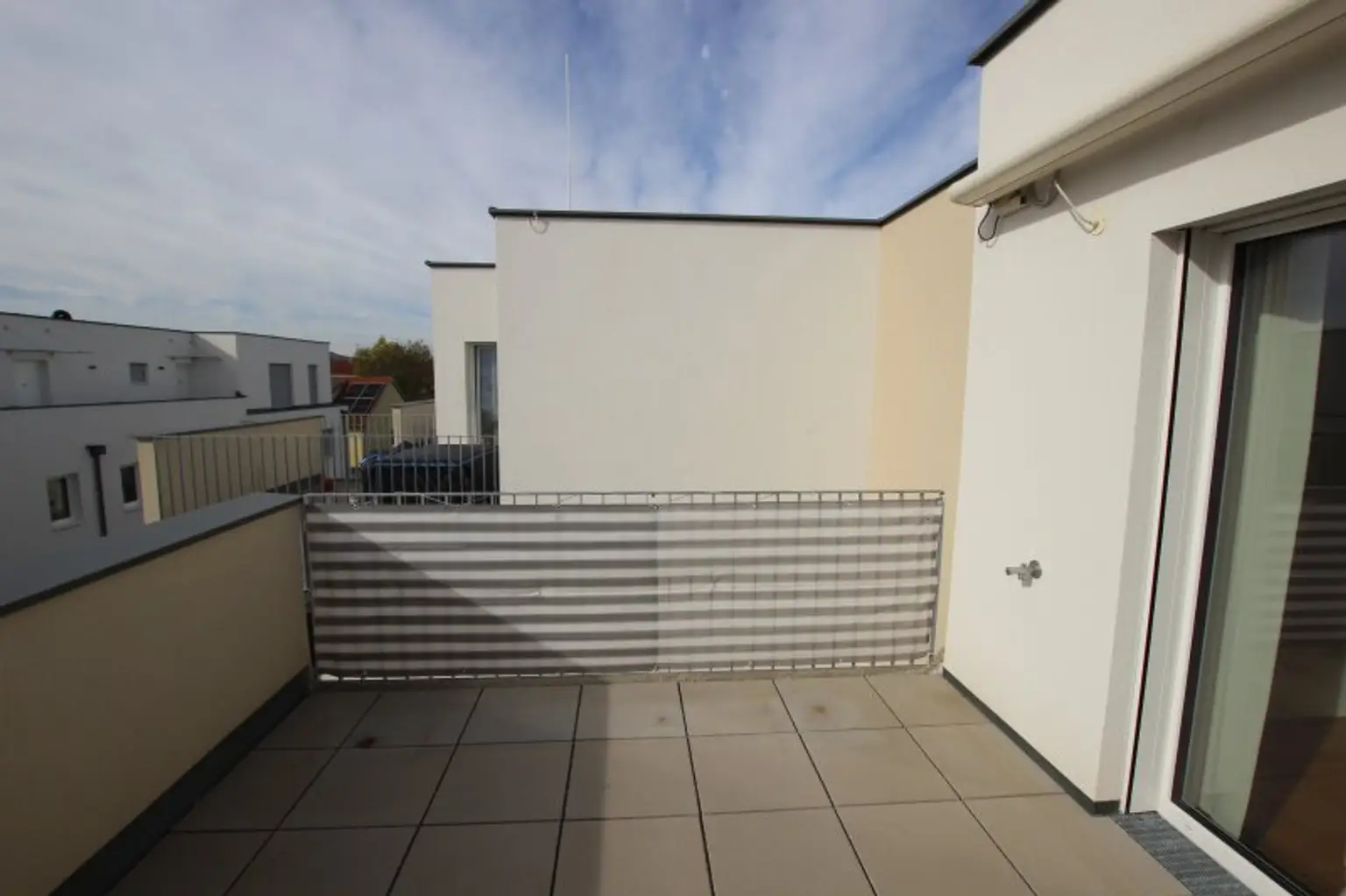 KLIMAANLAGE, SCHWIMMBAD, SCHÖNE TERRASSE MIT ELEKTRISCHER MARKISE, BAUJAHR 2022, GRÜNRUHELAGE KORNEUBURG!!