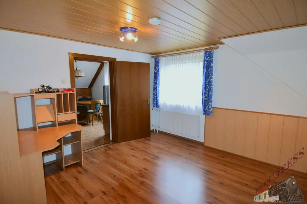 Ein-/ Zweifamilienhaus in ruhiger Aussichtslage