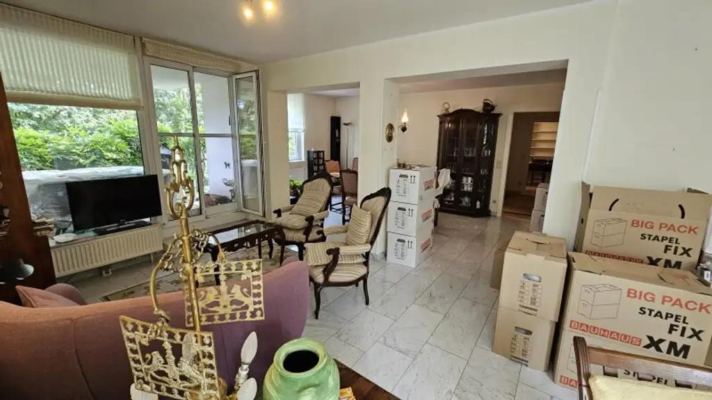 Bestaufgeteilte 99m2 Familienwohnung mit Wintergarten & Balkon ins Grüne! Toplage in Döbling!