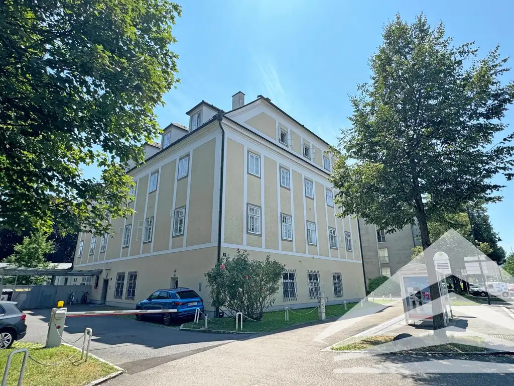 Stilvolle 3 Zimmer-Altbauwohnung mit DAN-Küche an der Donaulände