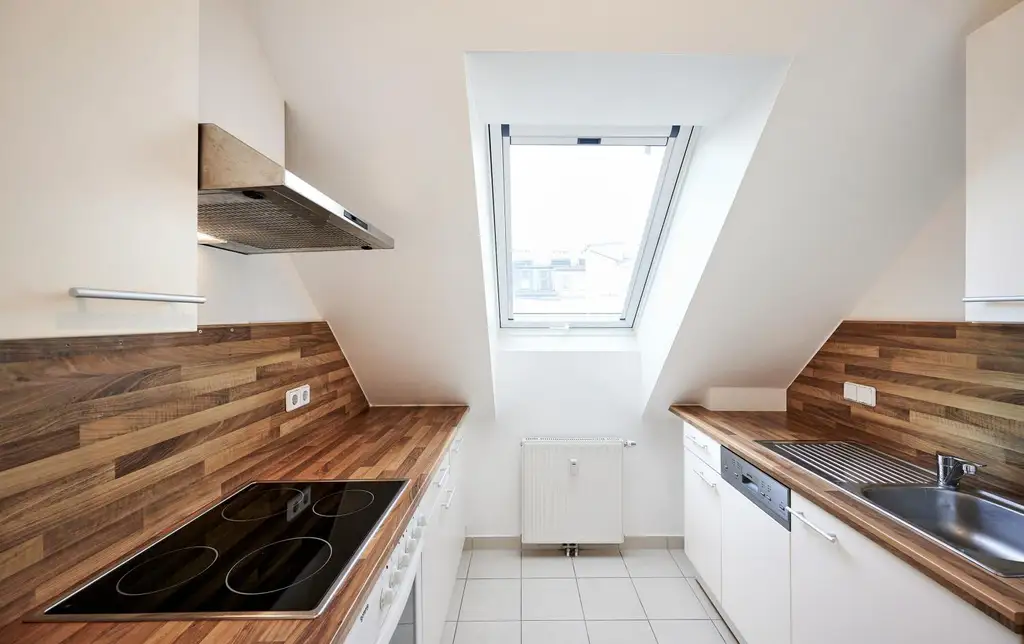 Super geschnittene 2-Zimmer-Wohnung im Dachgeschoss!