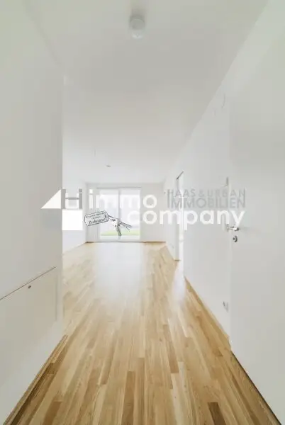 Schöne und moderne Wohnung mit eigenem Garten und Terrasse! 15. Bezirk. U3 und U6!