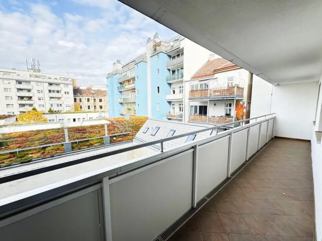 U6-Dresdner Straße : 3 Zimmer mit Loggia in Hofruhelage