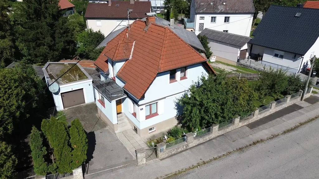 Kompaktes Wohnhaus mit Keller    in Bahnhofsnähe   -  sehr gutes Preis/Leistungsverhältnis !!!!