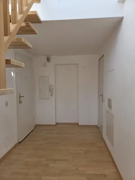 Atelierartige Dachgeschoss - Loftwohnung mit Terrasse