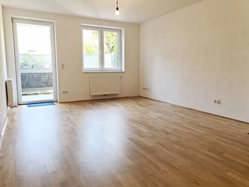 EIGENGARTEN, LORYSTRASSE, 75 m2 Neubau mit 23 m2 Garten, 2 Zimmer, Wohnküche, Wannenbad, Parketten, 1. Liftstock
