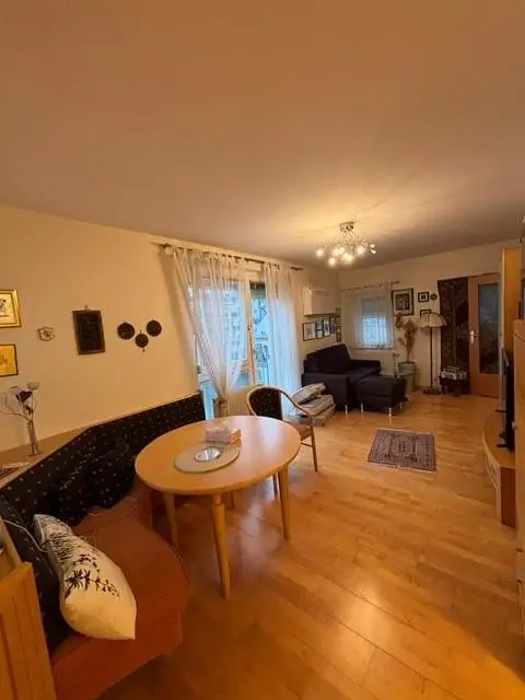 Charmante Wohnung mit guter Anbindung   und günstigen Betriebskosten  und Klimaanlage