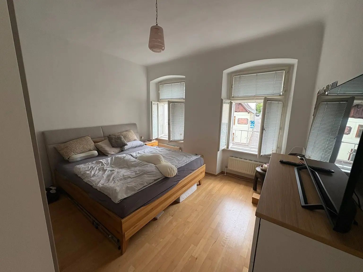 Schöne Wohnung mit 4 Zimmer + großer Terrasse!