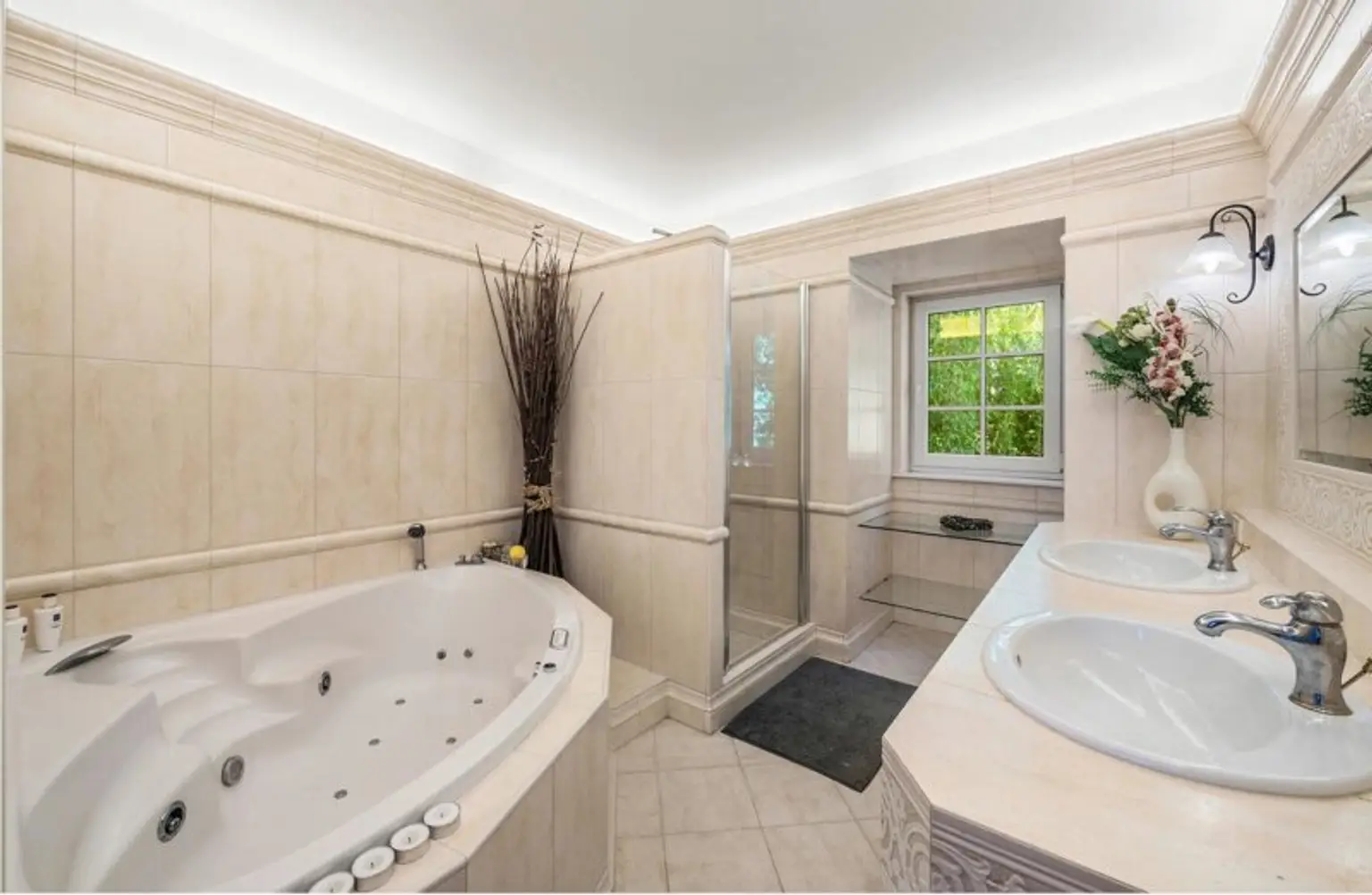 Wunderschöne Villa mit Pool und weitläufigem Grundstück, Nähe Pressbaum