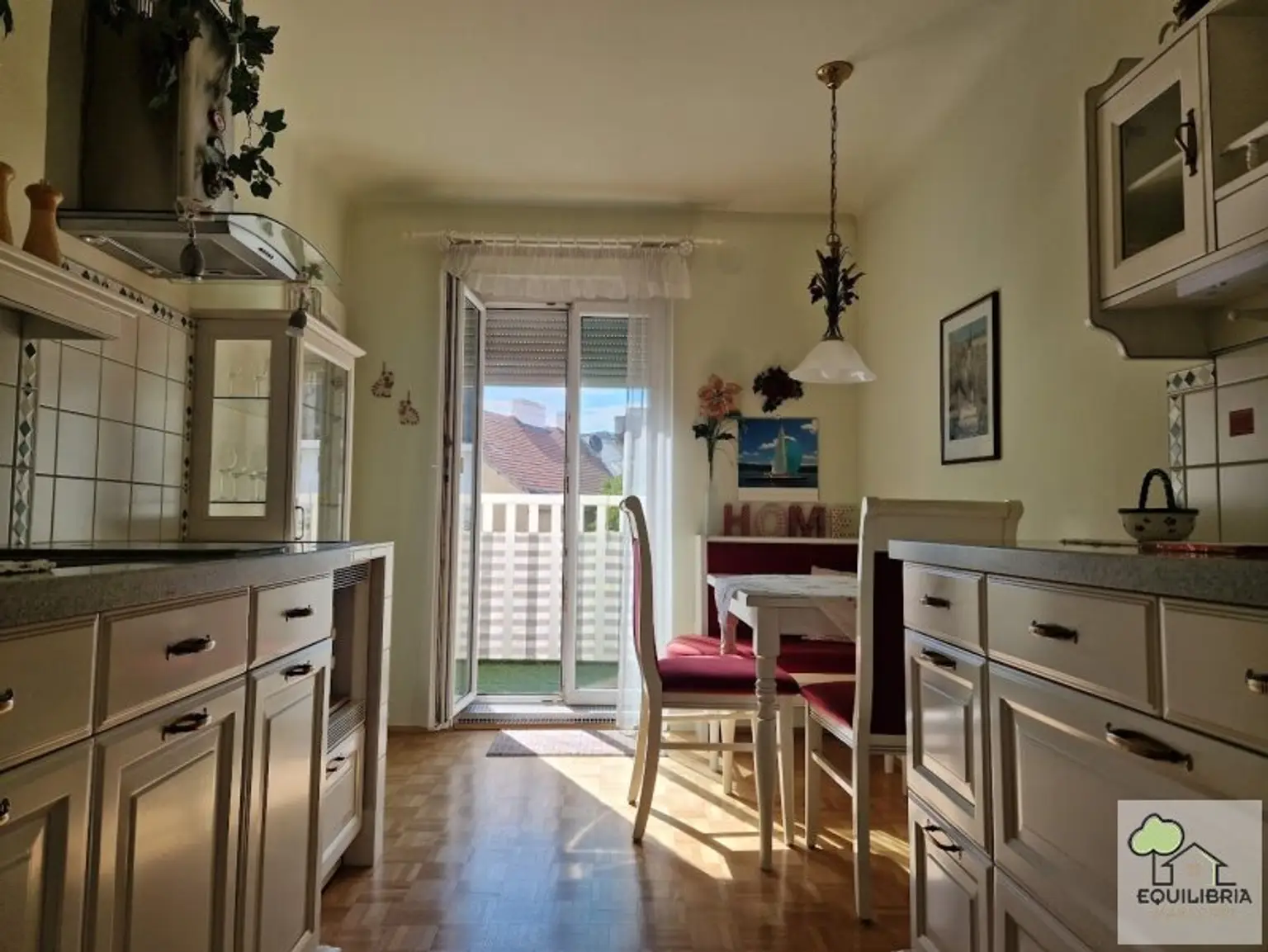 DIREKT BEIM AUGARTEN - Entzückende BALKON-Wohnung mit hochwertiger Ausstattung und LIFT