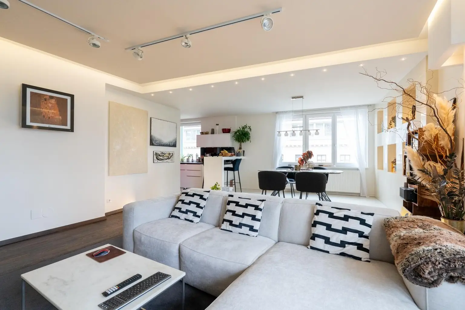 Stilvolles City Living mit Jacuzzi, 2 Balkonen und Weitblick!