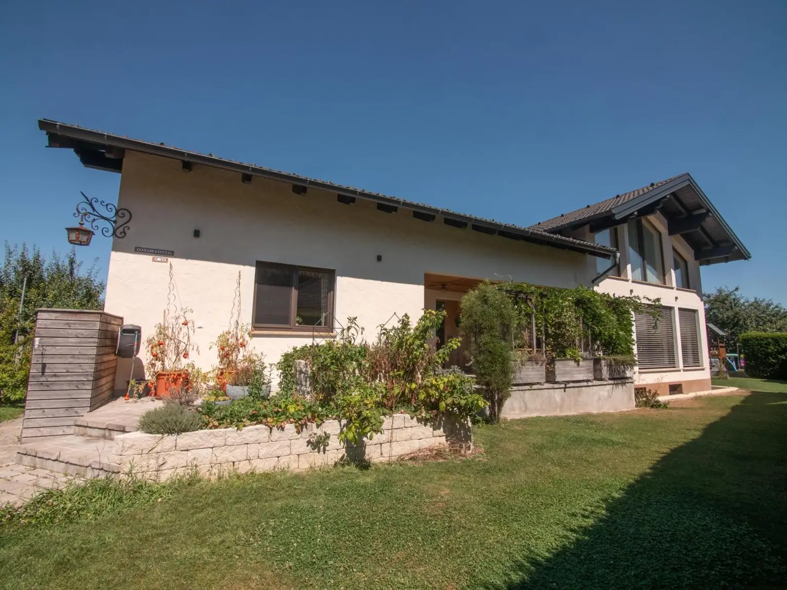 Exklusives Einfamilienhaus mit Ausblick und Wellnessbereich