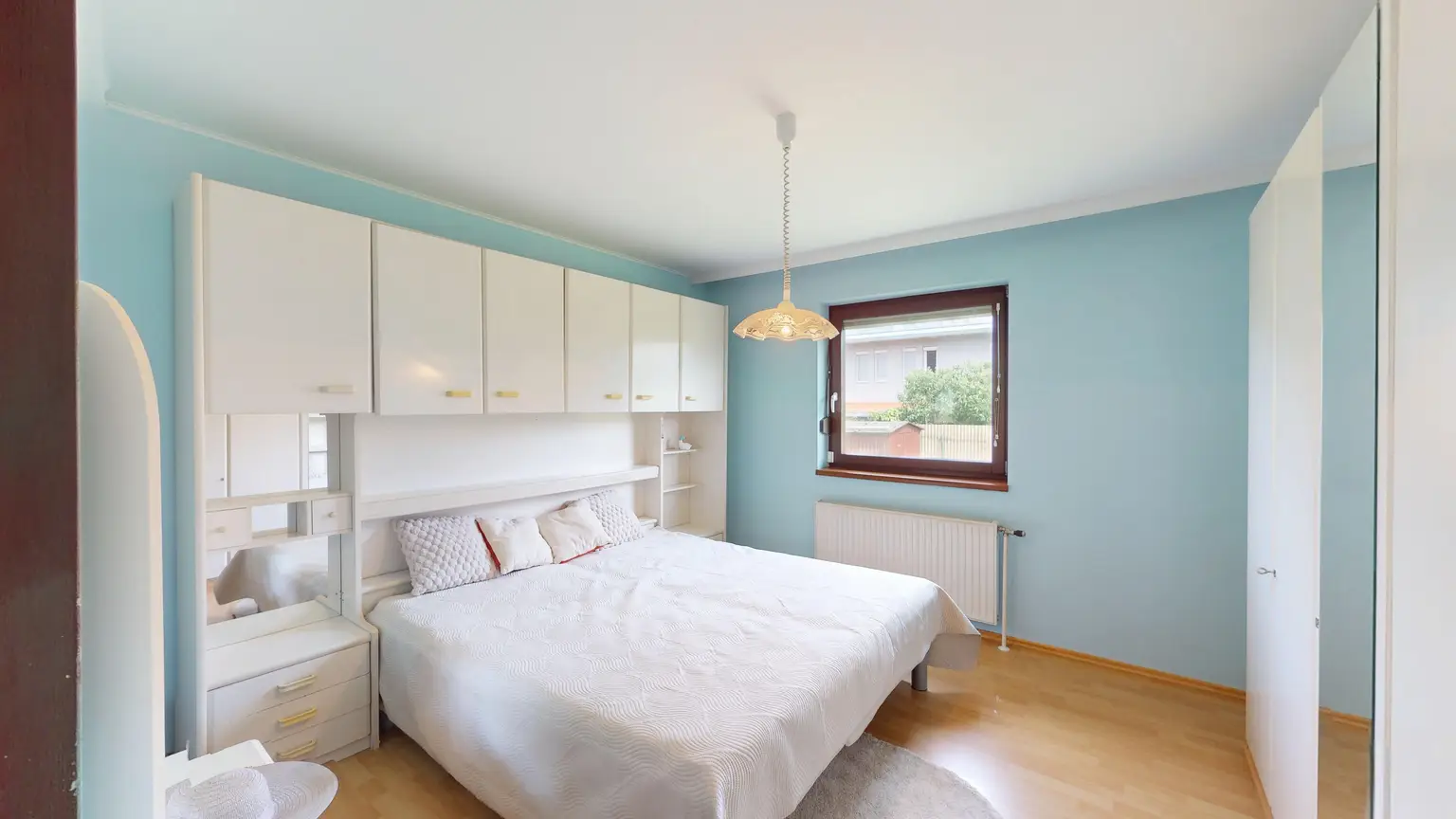 Charmantes Einfamilienhaus mit Garten und Garage in Wien-Eßling – mit Modernisierungspotenzial