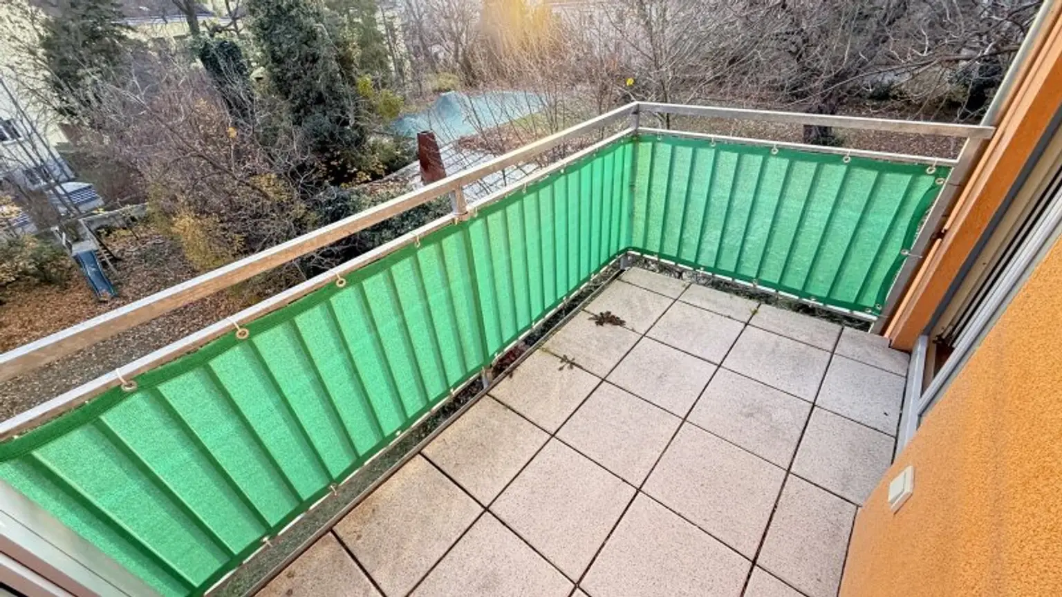 Nahe Schönbrunn: 2-Zimmer-Wohnung mit Balkon und Wintergarten, sowie ein opt. Stellplatz!