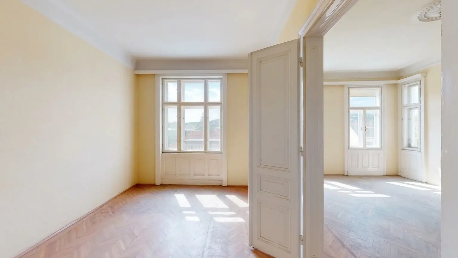 Stilvoller Altbau mit Potenzial und wunderschönem Gemeinschaftsgarten