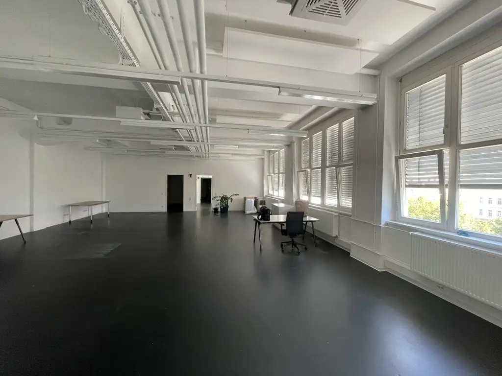Loftartiges Büro in saniertem Fabriksgebäude - vielseitig nutzbar - barrierefrei.