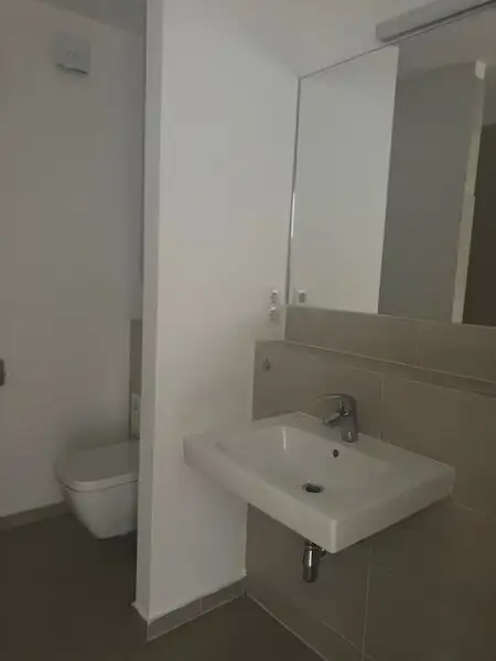 Traumhafte neuwertige 2-Zimmer-Wohnung mit großem Balkon in erstklassiger Lage!