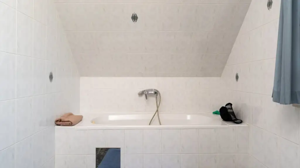 Kapitalanlage mit Potential – 2 Häuser auf Eckgrundstück mit rund 938 m² Grundstücksfläche!