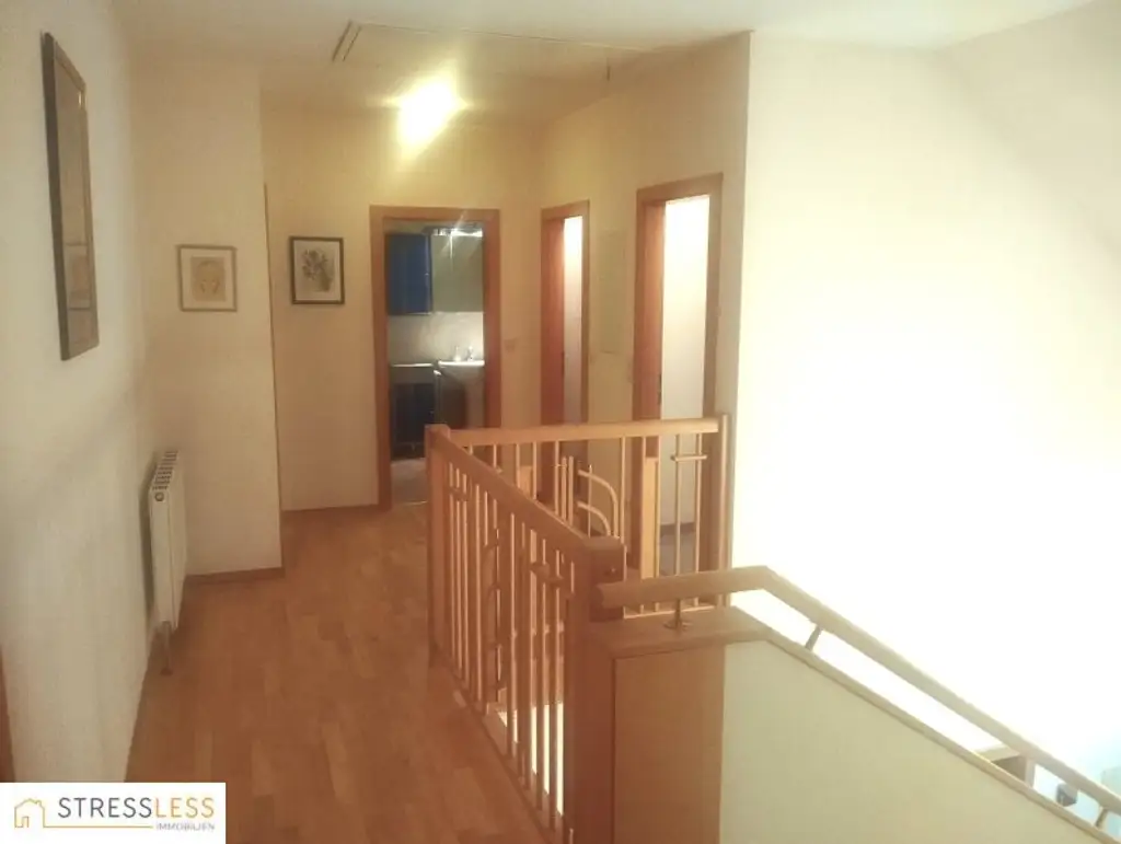 Großzügig geschnittenes Ein- / Zweifamilienhaus nur 3 Minuten vor der Wiener Stadtgrenze!