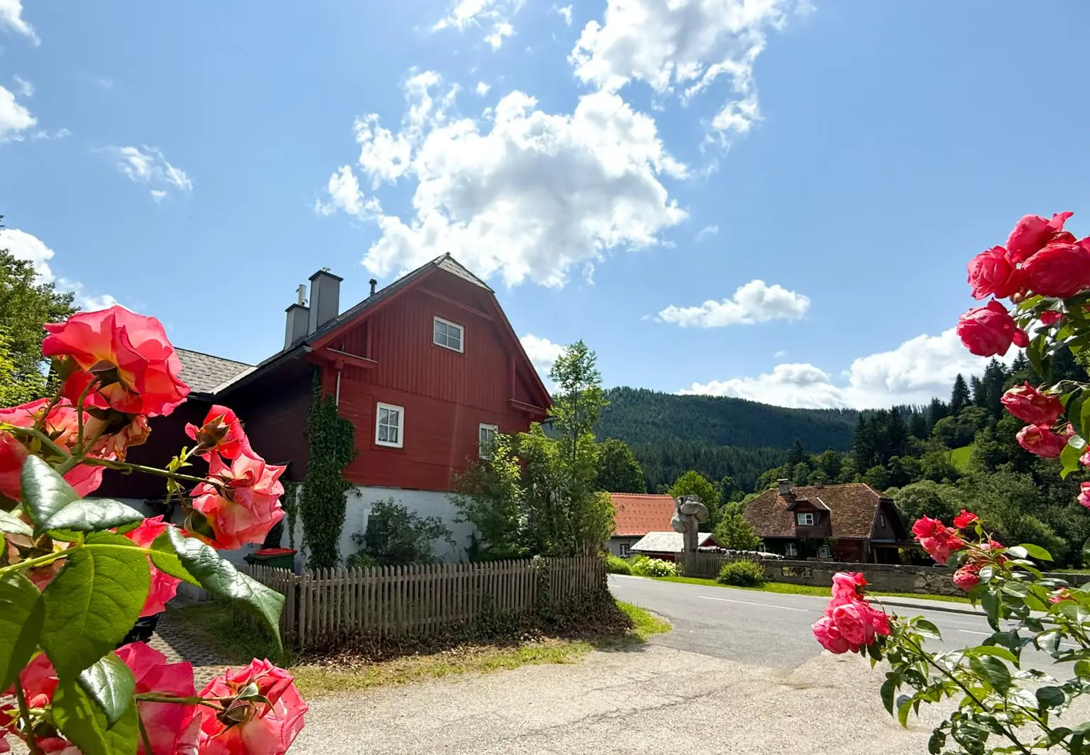 *** Charmantes Landhaus, 154m², Teilsaniert mit großem Gartenanteil und viel Potenzial ***