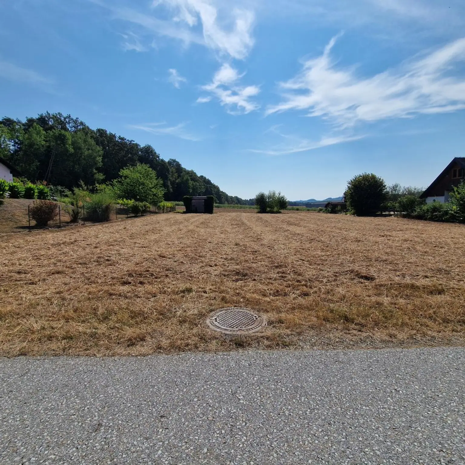 Grundstück von der Straße aus