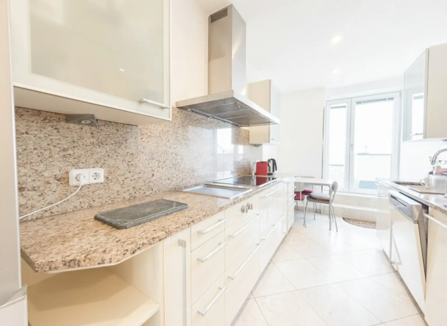 PENTHOUSE LIVING MIT PANORAMABLICK I MARIA HILFERSTRASSE I ca.100 m² TERRASSE I 7-Zimmer und 3 Bäder I U-Bahn Nähe