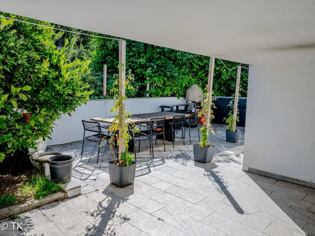 Großzügiges Wohnhaus mit Pool