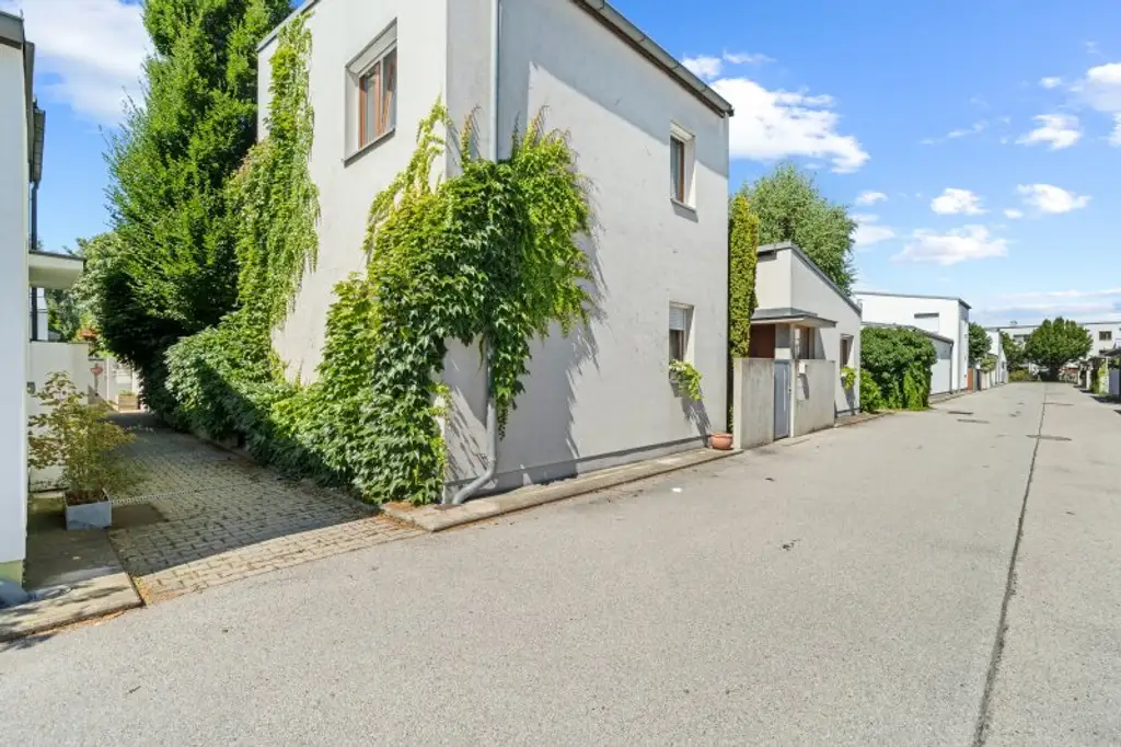 Seltenes Atriumhaus in 1220 mit KFZ Stellplatz