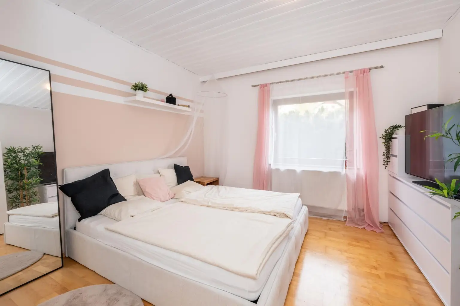 Schlafzimmer EG
