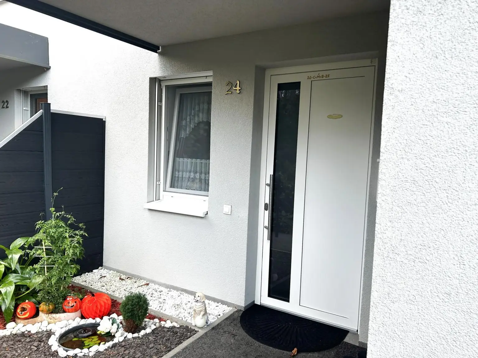 Moderne Reihenhausvilla mit Studio im DG und XXL-Dachterrasse, Carport und KFZ-Abstellplatz in Zentrumsnähe von Vöcklabruck