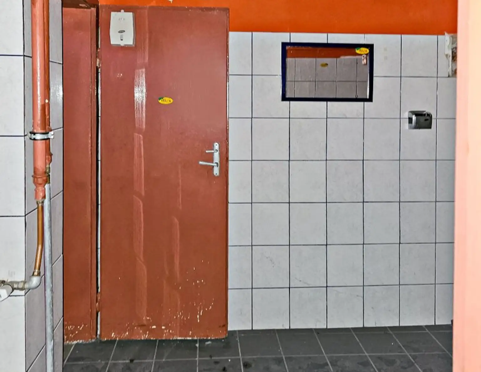 Zinshaus mit Potential zentral in Voitsberg. - Bahnhof und Hauptplatz fußläufig. - Genehmigte umfassende Sanierung.