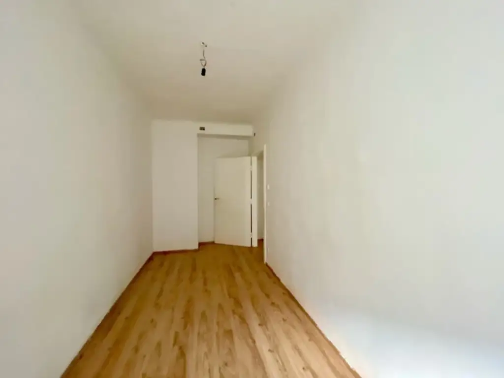 2 Zimmer-Wohnung ZUM SANIEREN, BLICK ins GRÜNE!