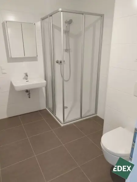 Moderne 2-Zimmer-Wohnung mit Balkon nahe U1 Rennbahnweg ab November