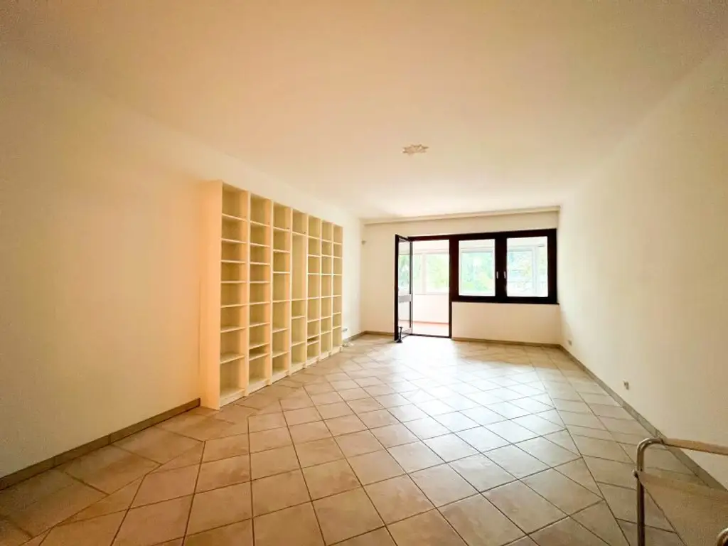 3-Zimmer mit großer Loggia und Garten beim Schloss Laudon Nähe Auhof-Center