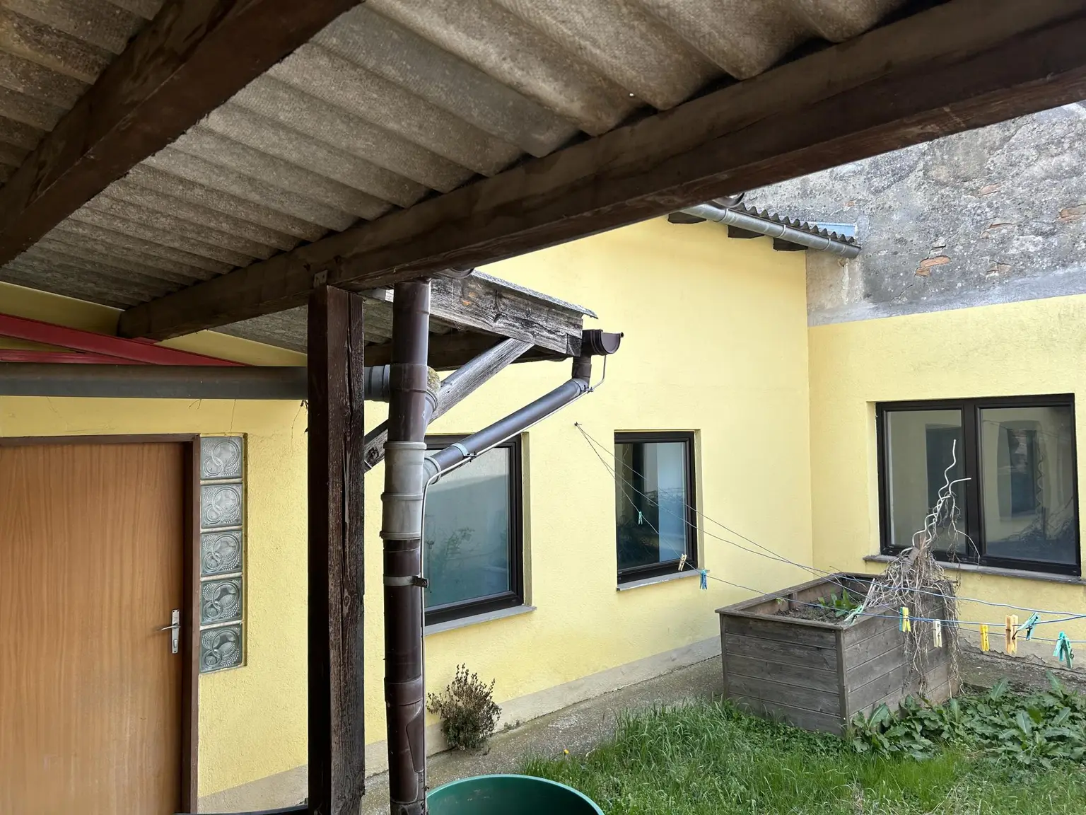 Hof mit kleinem Garten